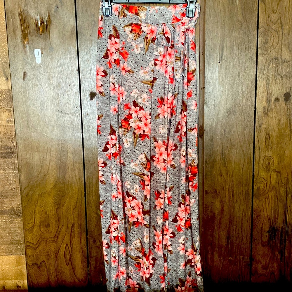 Beautiful pants with polkadots in floral design, pink flowers 🌸 and grey